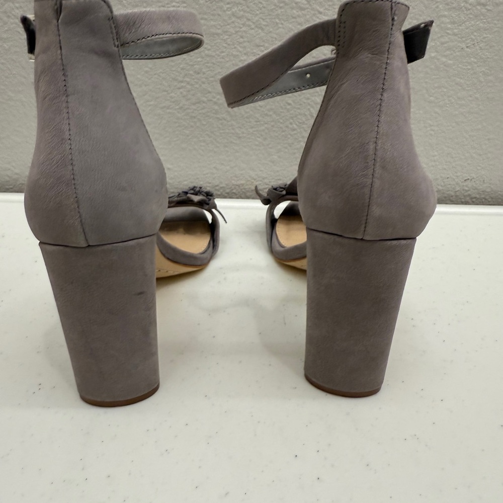 Gianni Bini Size 7 Gray Heels Suede Shoes Womens Block Heel - Picture 4 of 4